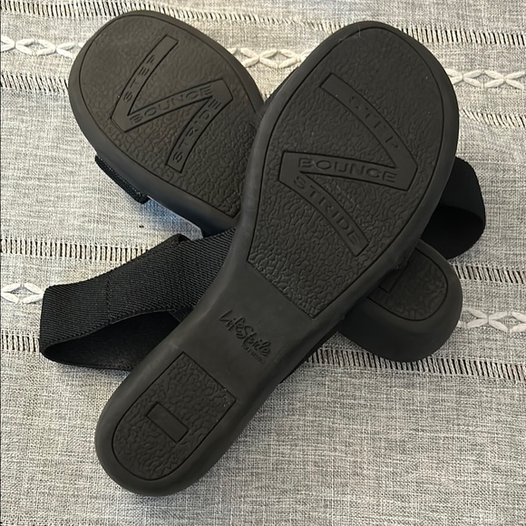 Life Stride Black Sandals - Picture 2 of 4